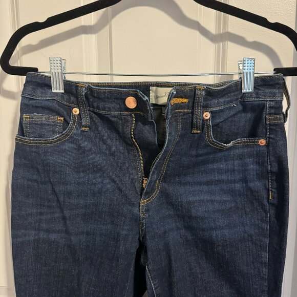 Universal Thread High Rise Skinny Dark Wash Jean - Size 4/27 - Picture 4 of 8
